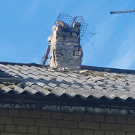 Mūrininko sutvarkyti daugiabučio kaminą