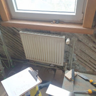 Dujų katilą prijungti prie skatliuko, užsandarinti radiatorių