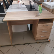 Reikia parvežti vieną supakuotą rašomąjį stalą