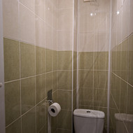 Plytelių nuėmimas ir po vamzdžių pakeitimo vėl suklijuoti