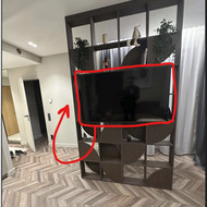 Apdaila, dekoracinės sienos demontavimas, televizoriaus ant sienos pakabinimas komunikacijų praved.