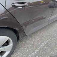 Škoda Superb kėbulo įbrėžimų šalinimas ir dažymas (Vilnius)