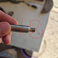 Išpjauti naują sriegį ant metalinio strypo