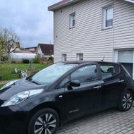 Pastogė vienam automobiliui (su viena uždara puse)