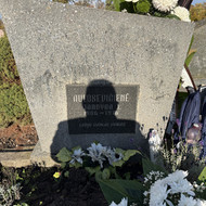 Ant juodo marmuro ar granito lenteles uztasyti varda, pavarde gymimo ir mirties metus